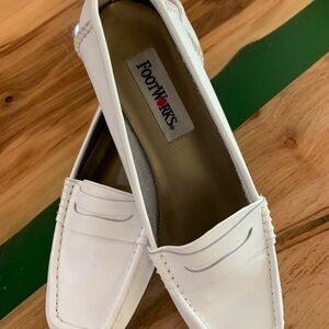 NWOT Women's White Leather Loafers. Size 8M Annie. Great detail on the stitching